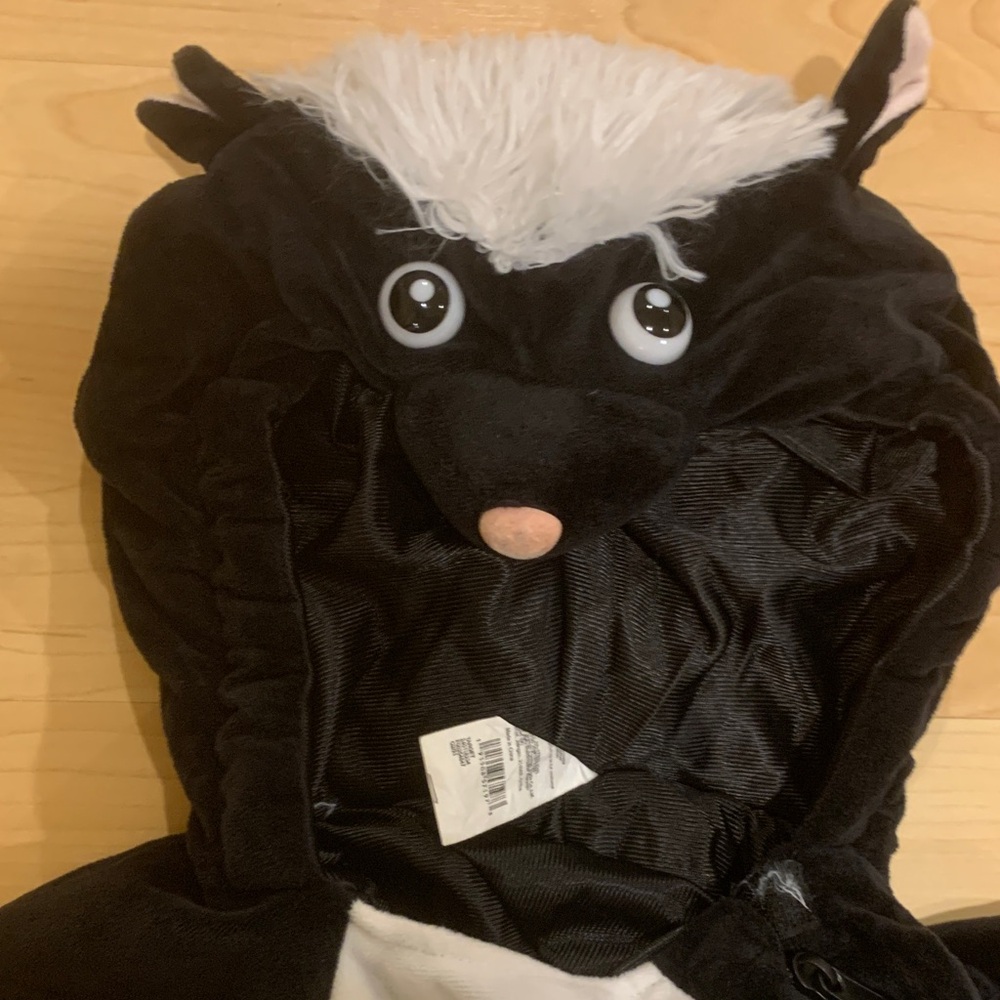 Black and White Skunk costume size 4-5T